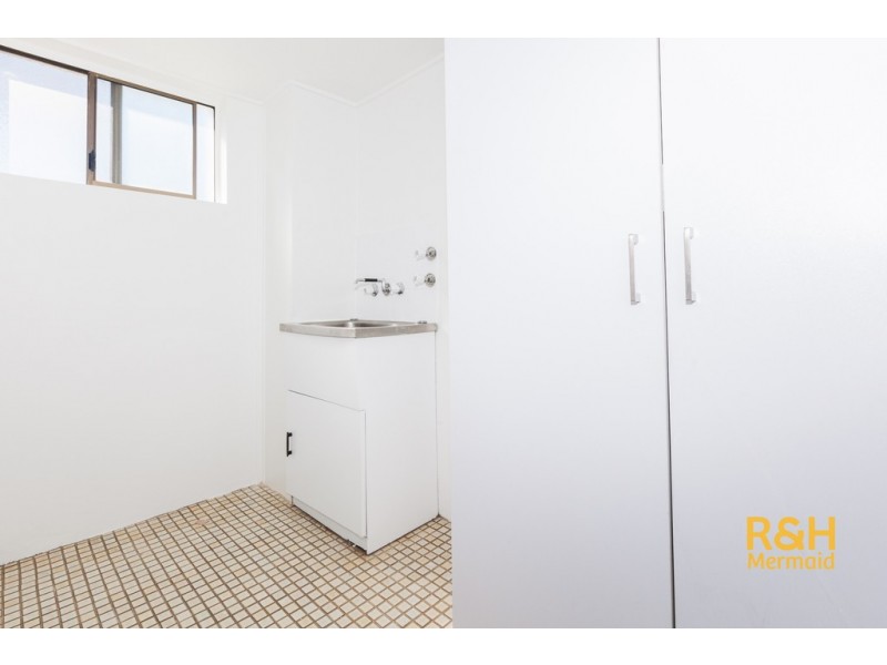 4/15 HUTH STREET, Labrador QLD 4215