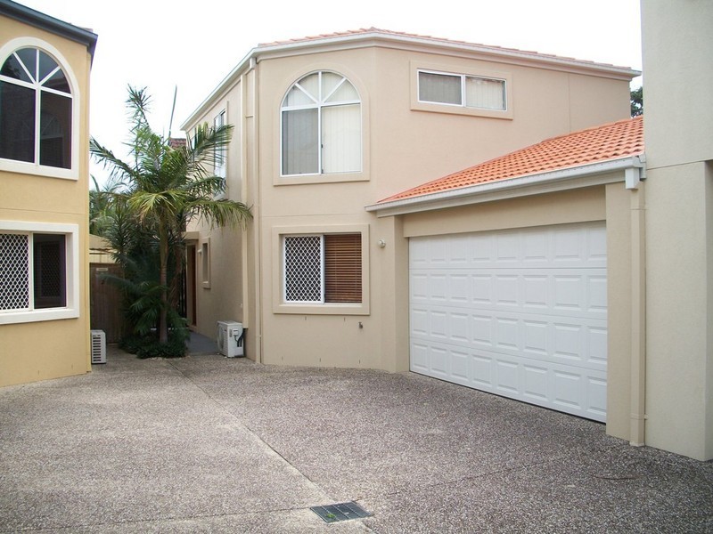 2/2028 GOLD COAST HIGHWAY, Miami QLD 4220