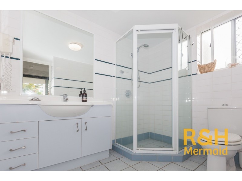 8/13 ANNE AVENUE, Broadbeach QLD 4218