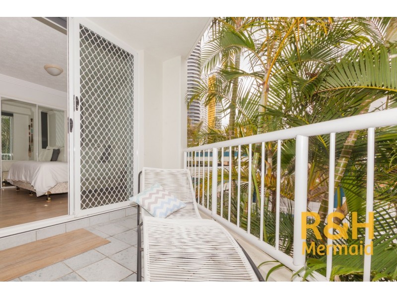 8/13 ANNE AVENUE, Broadbeach QLD 4218