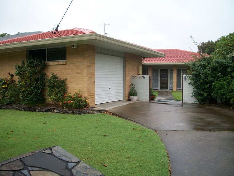 9 La Scala Court, Isle Of Capri QLD 4217