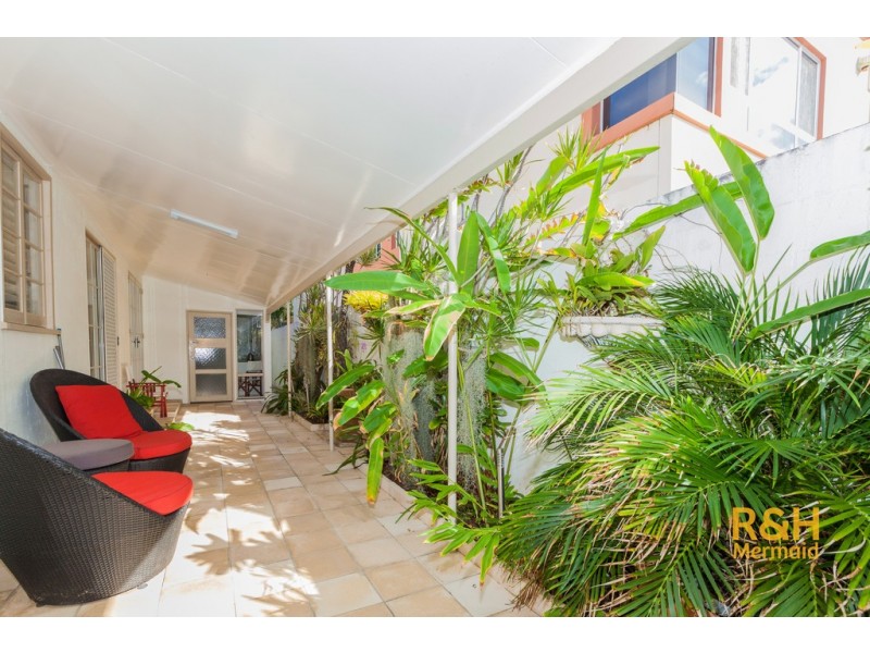 6 FRANCIS STREET, Mermaid Beach QLD 4218