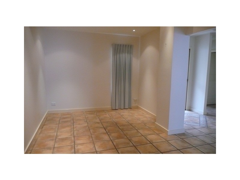 2/18 Redondo Avenue, Miami QLD 4220