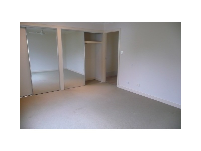 2/18 Redondo Avenue, Miami QLD 4220