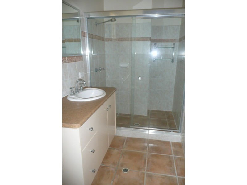 2/18 Redondo Avenue, Miami QLD 4220