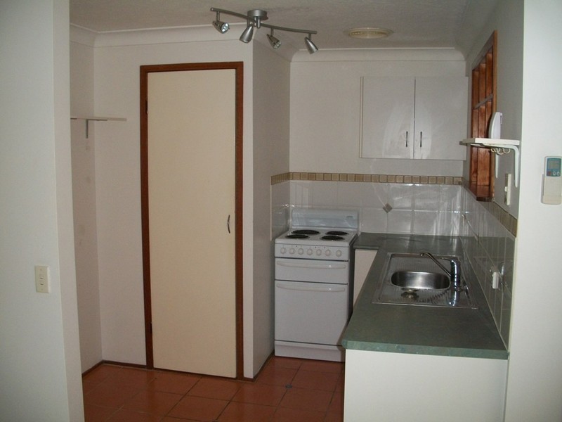 2/10 Angie Court, Mermaid Waters QLD 4218