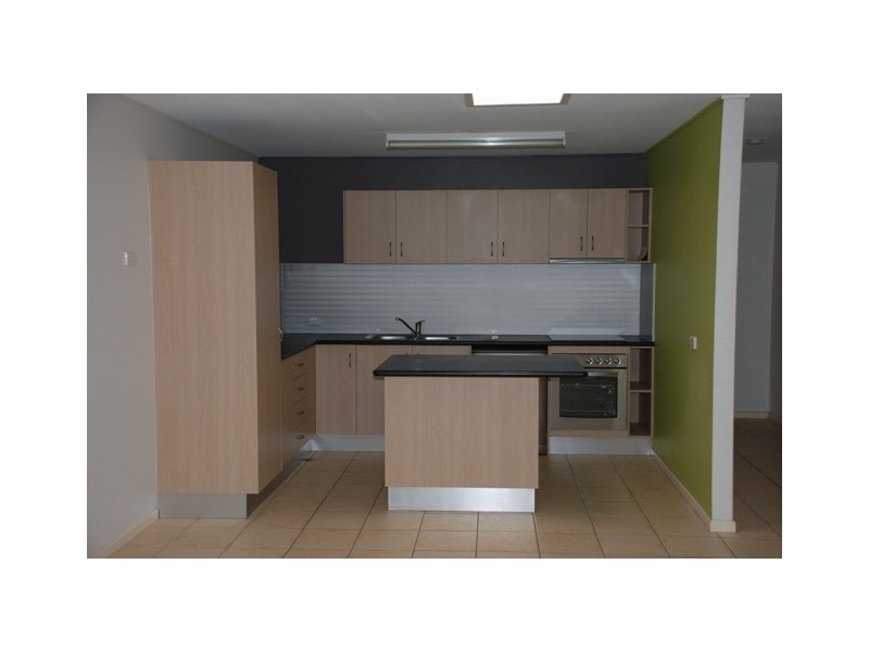 20 Raymond Avenue, Bundall QLD 4217