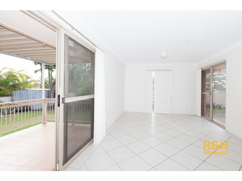 11 SEAVIEW PARADE, Elanora QLD 4221