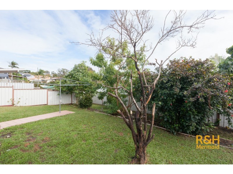 11 SEAVIEW PARADE, Elanora QLD 4221