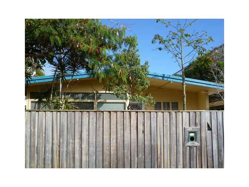 76 Seagull Avenue, Mermaid Beach QLD 4218