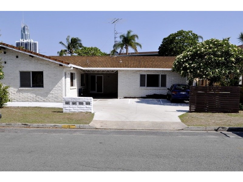 2/10 Adori Street, Chevron Island QLD 4217