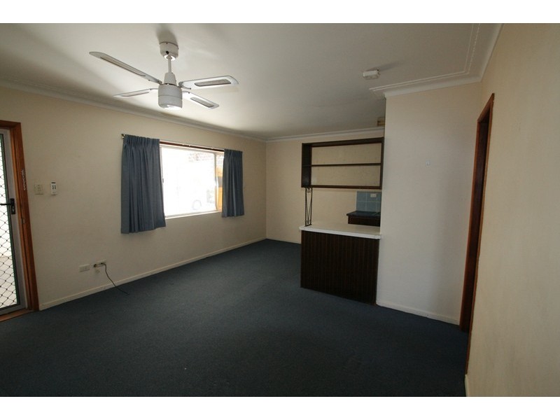 2/10 Adori Street, Chevron Island QLD 4217