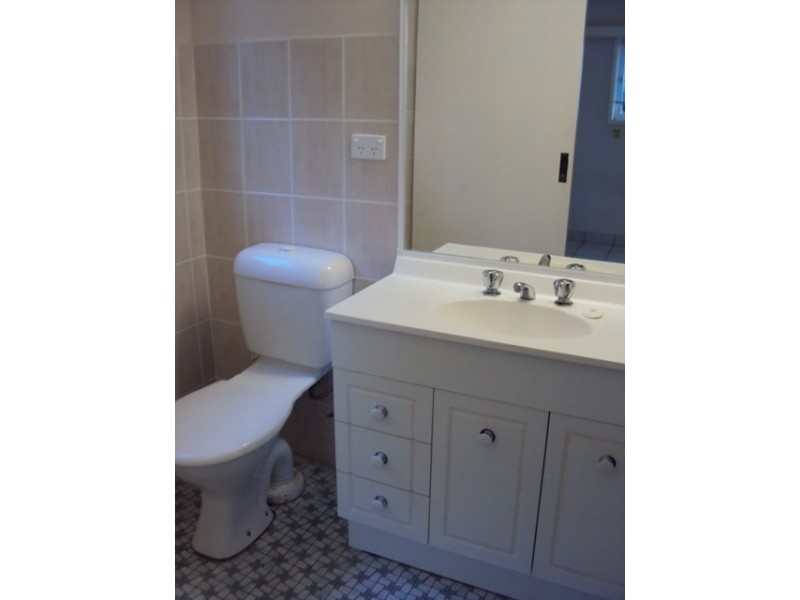 1/10 Kalyan Street, Chevron Island QLD 4217