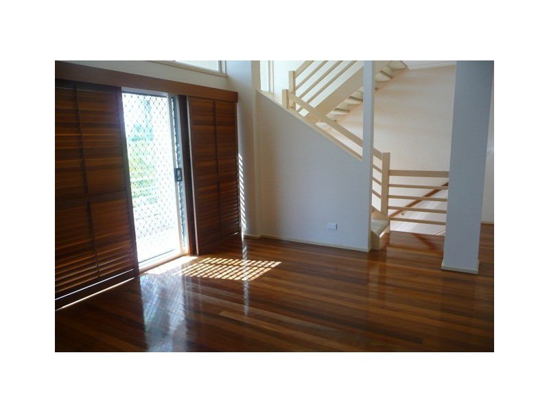 4b Ventura Road, Mermaid Beach QLD 4218