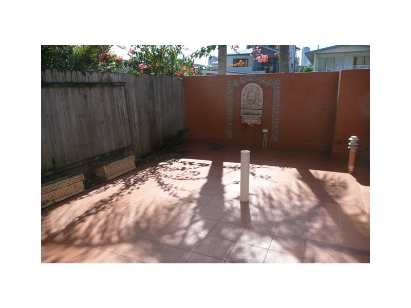 4b Ventura Road, Mermaid Beach QLD 4218