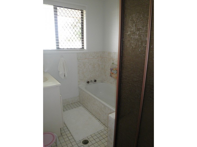 8 Lautoka Court, Clear Island Waters QLD 4226