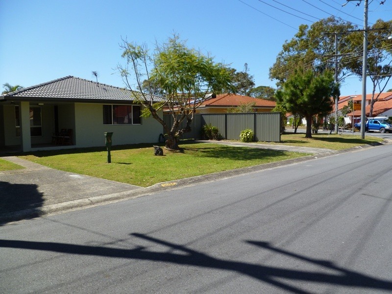 3 Yeringba Street, Mermaid Waters QLD 4218