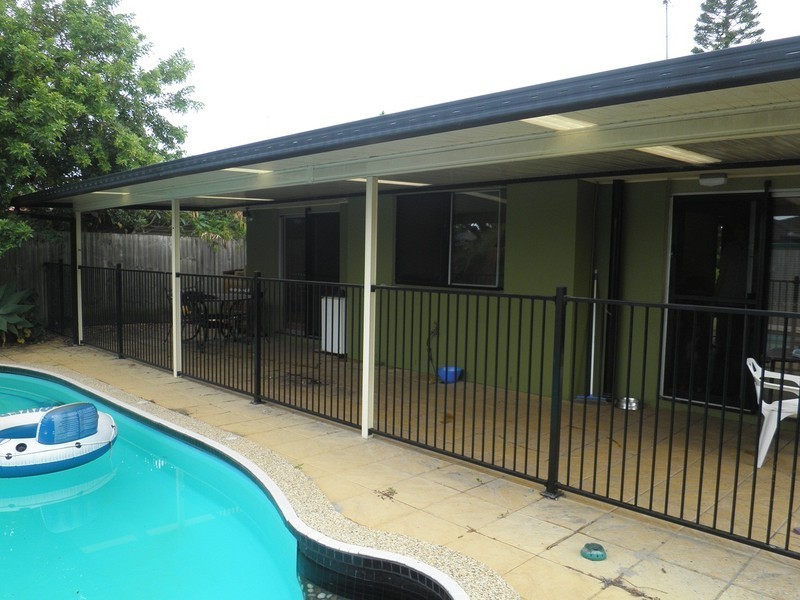 6 Firmin Court, Mermaid Waters QLD 4218