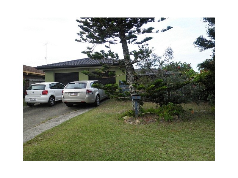 6 Firmin Court, Mermaid Waters QLD 4218