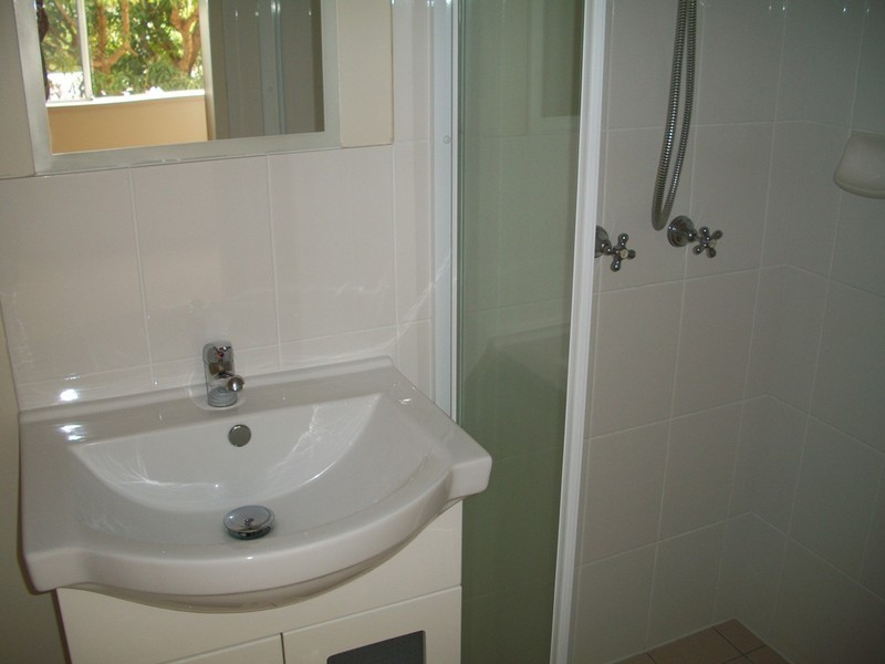 8/21 Bullimah Avenue, Burleigh Heads QLD 4220