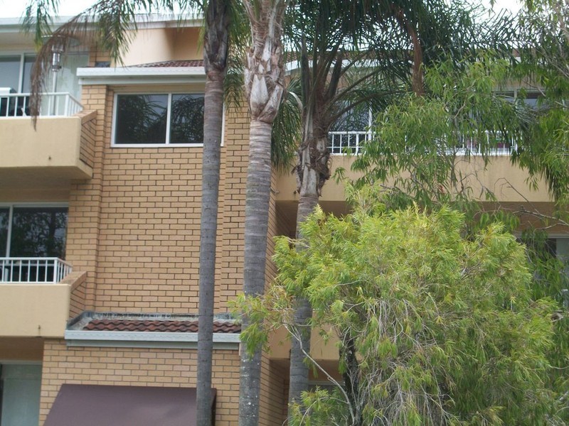 8/21 Bullimah Avenue, Burleigh Heads QLD 4220