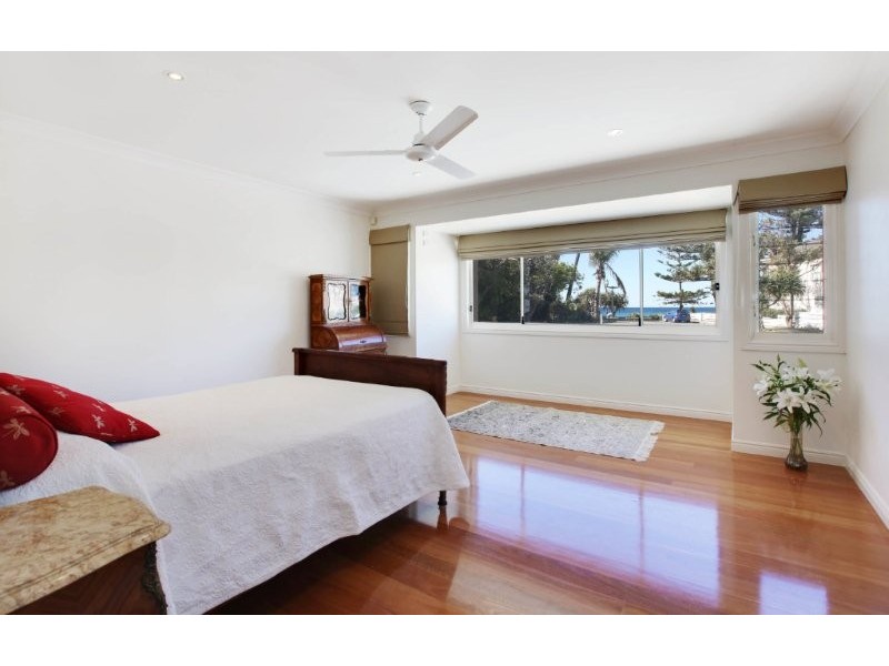 98 Hedges Avenue, Mermaid Beach QLD 4218