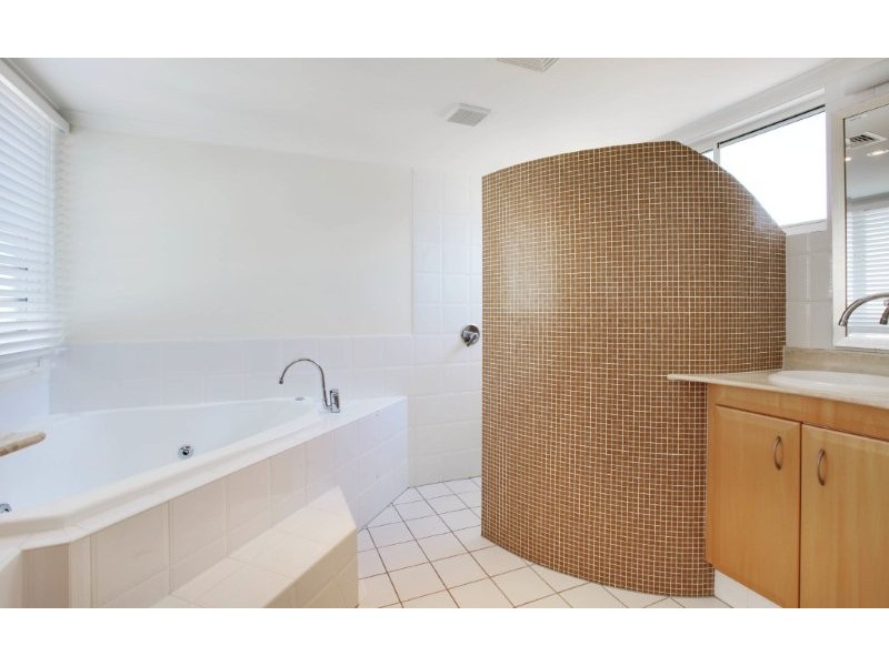 98 Hedges Avenue, Mermaid Beach QLD 4218