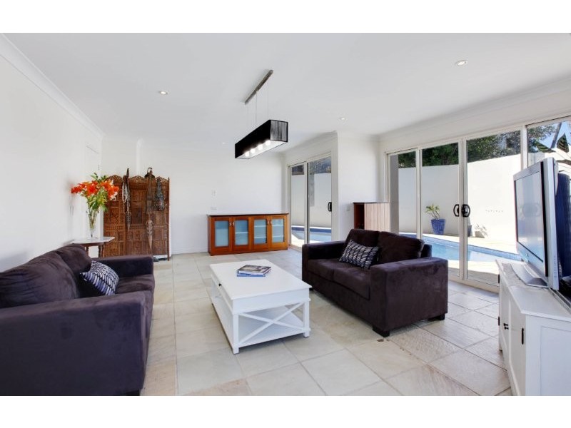 98 Hedges Avenue, Mermaid Beach QLD 4218