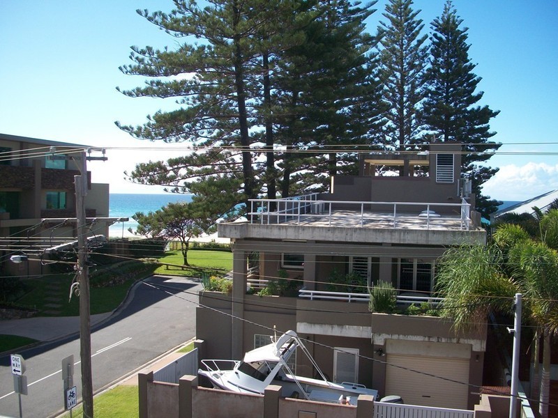 146b HEDGES AVENUE, Mermaid Beach QLD 4218
