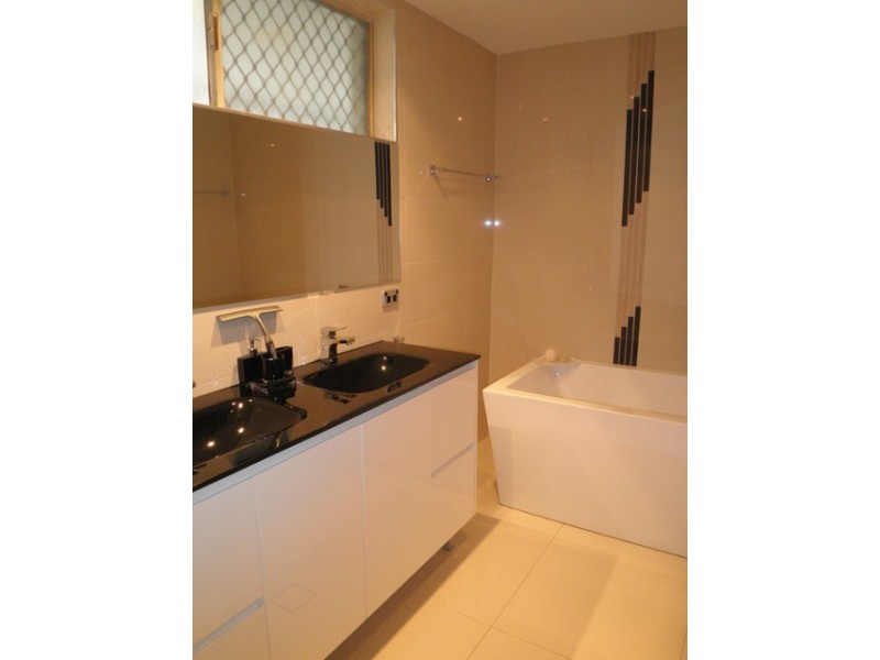 76 Petrel Avenue, Mermaid Beach QLD 4218