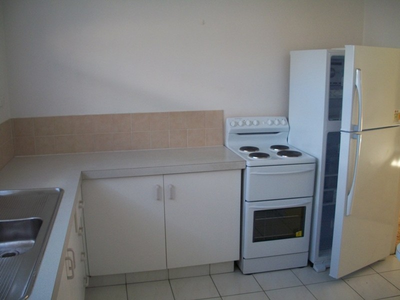 2/22 ADAMS AVENUE, Miami QLD 4220