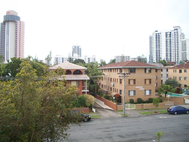11@32 ARMRICK AVENUE, Broadbeach QLD 4218