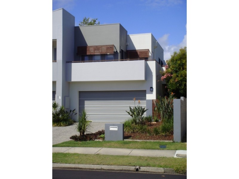 2/56 Albion Avenue, Miami QLD 4220