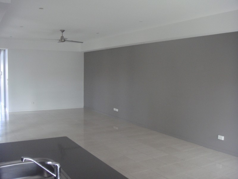 2/56 Albion Avenue, Miami QLD 4220