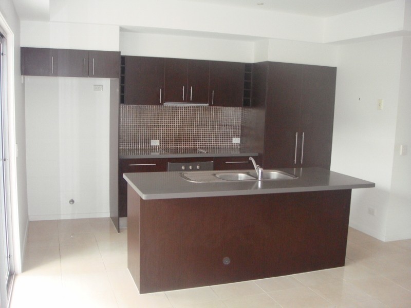 2/56 Albion Avenue, Miami QLD 4220