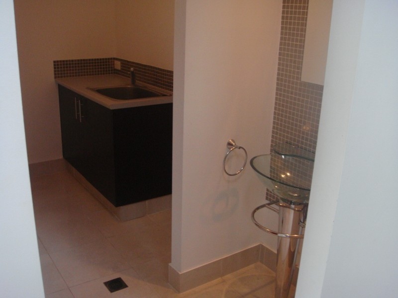 2/56 Albion Avenue, Miami QLD 4220