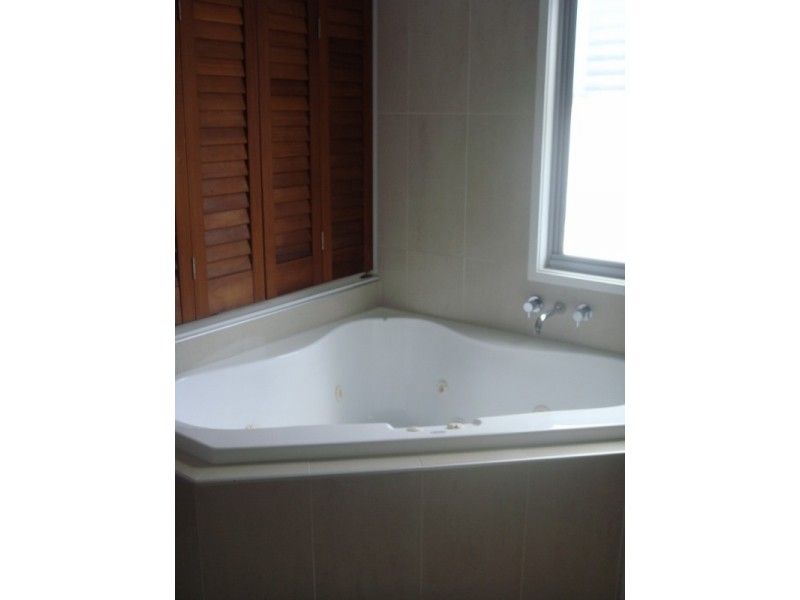 2/56 Albion Avenue, Miami QLD 4220