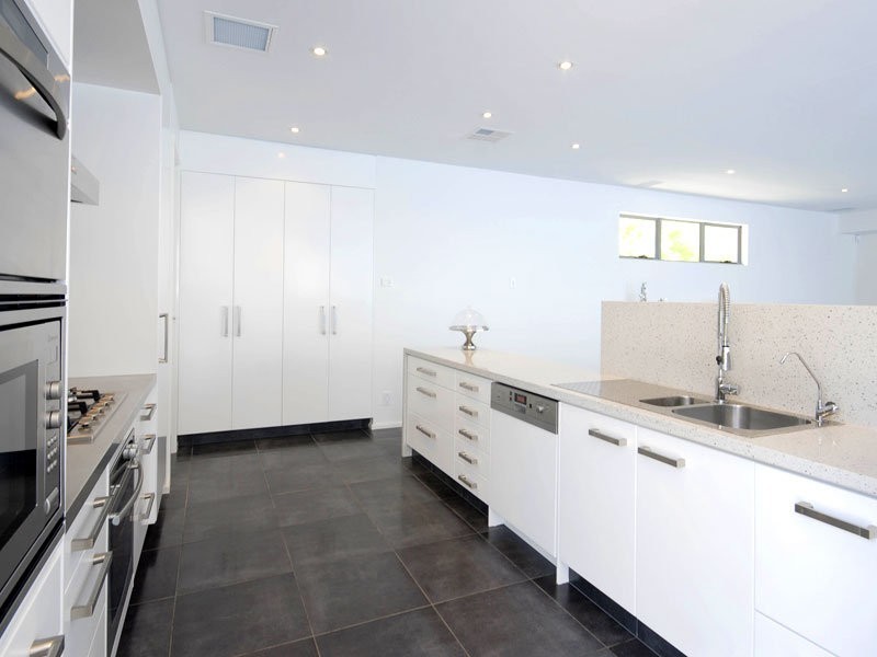 71 Seagull Avenue, Mermaid Beach QLD 4218