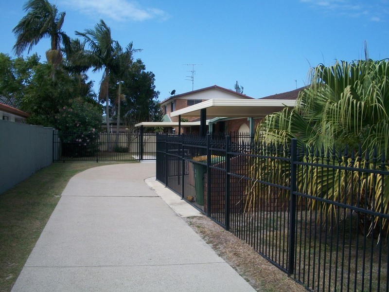 2/3 Doggett Drive, Miami QLD 4220