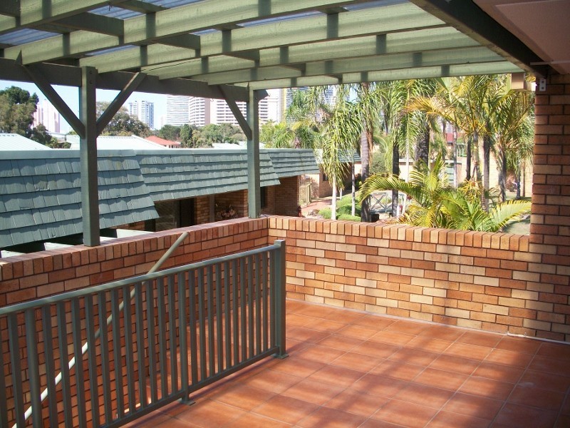 21/37 Hooker Boulevarde, Broadbeach Waters QLD 4218