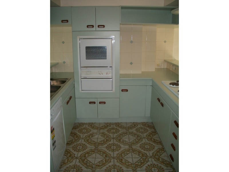 21/37 Hooker Boulevarde, Broadbeach Waters QLD 4218