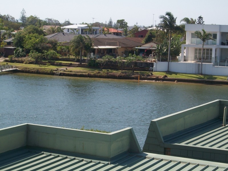 21/37 Hooker Boulevarde, Broadbeach Waters QLD 4218