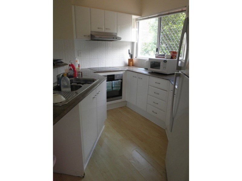 2/4 St Kilda Avenue, Broadbeach QLD 4218