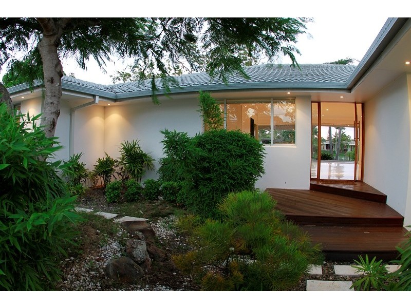 40 ALEC AVENUE, Mermaid Waters QLD 4218