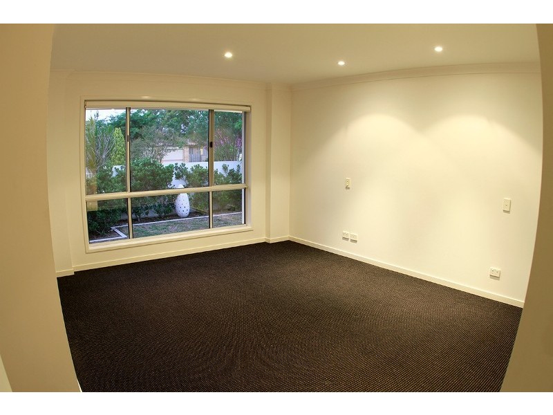 40 ALEC AVENUE, Mermaid Waters QLD 4218