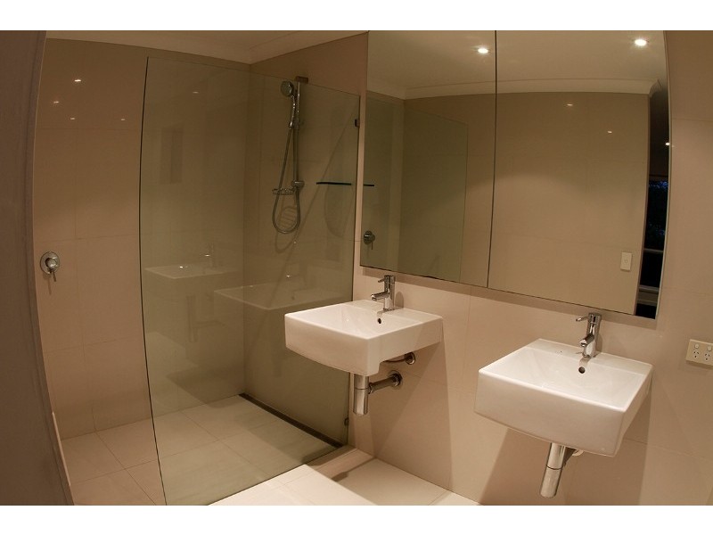 40 ALEC AVENUE, Mermaid Waters QLD 4218