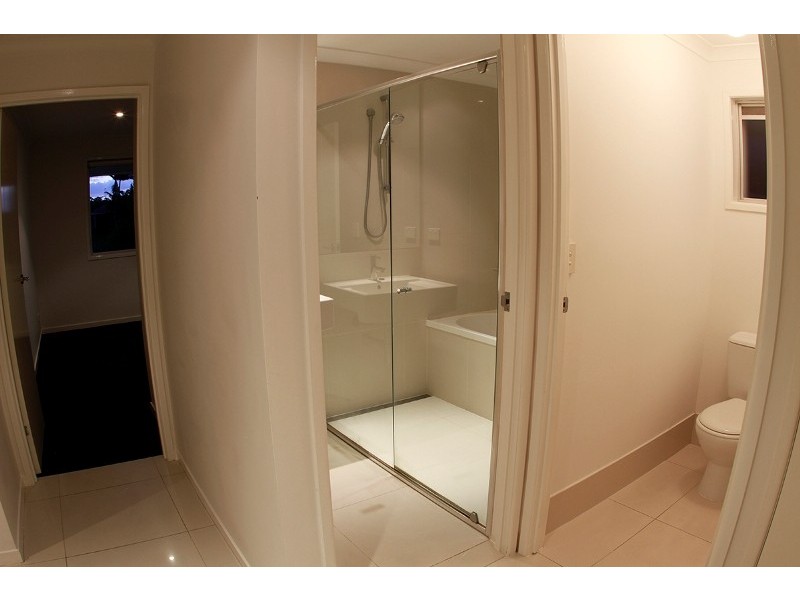 40 ALEC AVENUE, Mermaid Waters QLD 4218