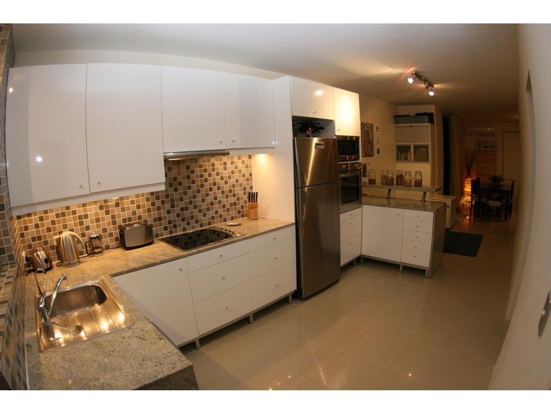 2/22 Tamborine St, Mermaid Beach QLD 4218