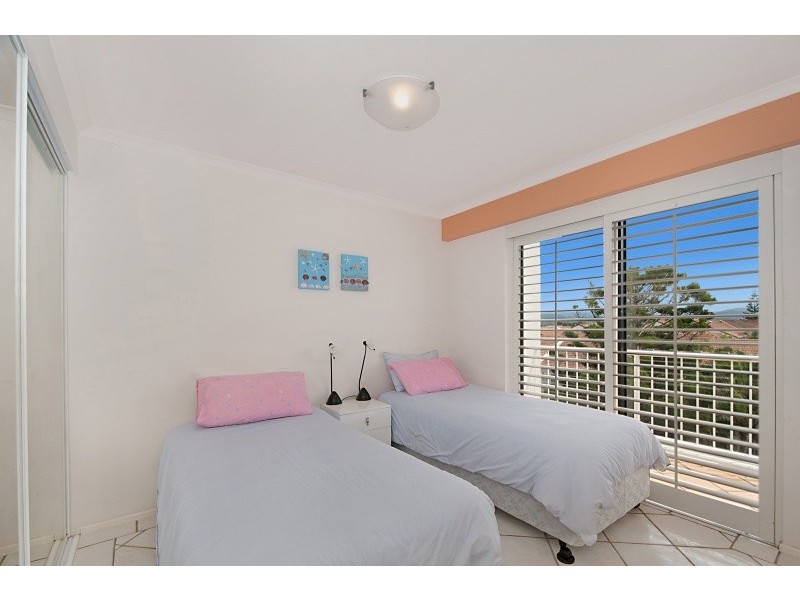 8/20 MARINE PARADE, Miami QLD 4220