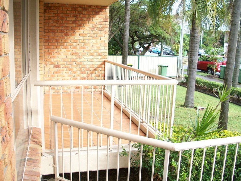 2/36 PEERLESS AVENUE, Mermaid Beach QLD 4218